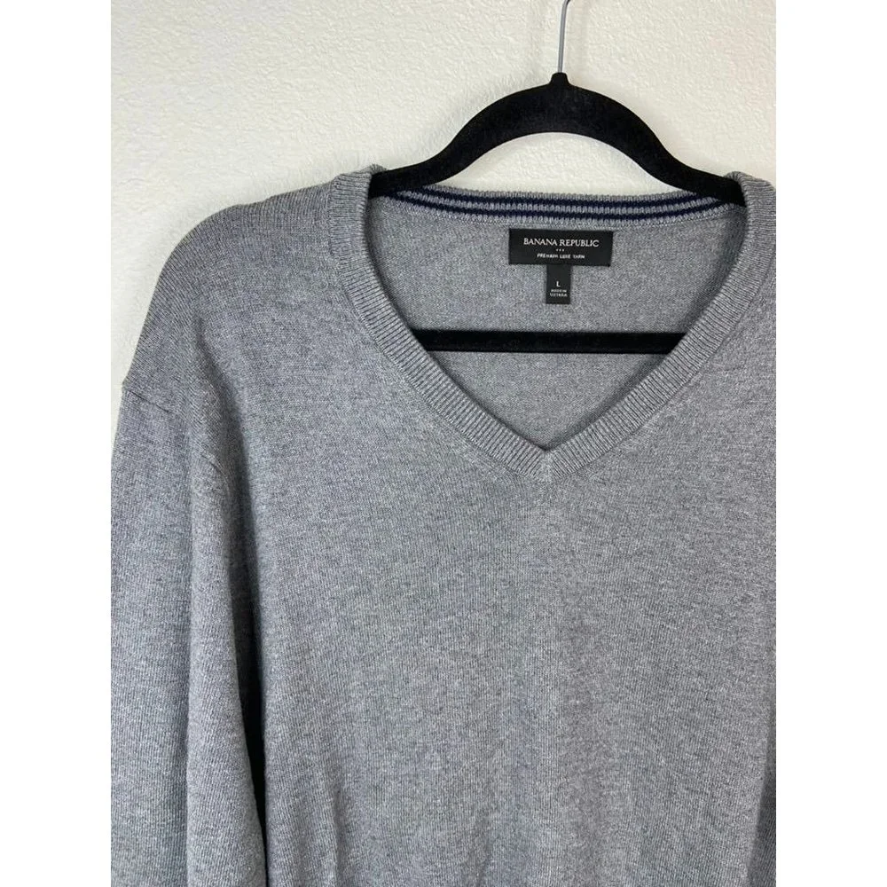 Banana Republic men's large grey v-neck lightweight‎ sweater premium luxe yarn
